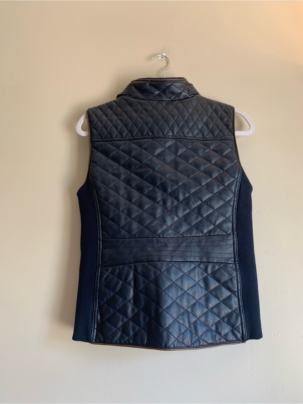 Fate Quilted Faux-Leather Vest in Navy with Gold Hardware Women Size Small - Picture 4 of 4